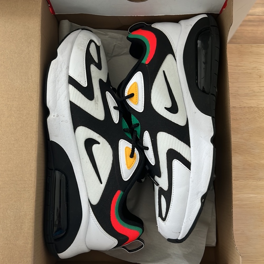 Nike Air Max 200 - MENS SIZE 11